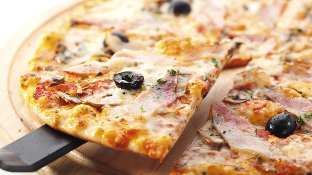 Thomson Cruises TUI Explorer Interior Pizzeria.jpg